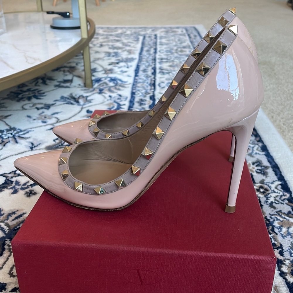 Valentino Rockstud Pointy Heels in Nude size 38